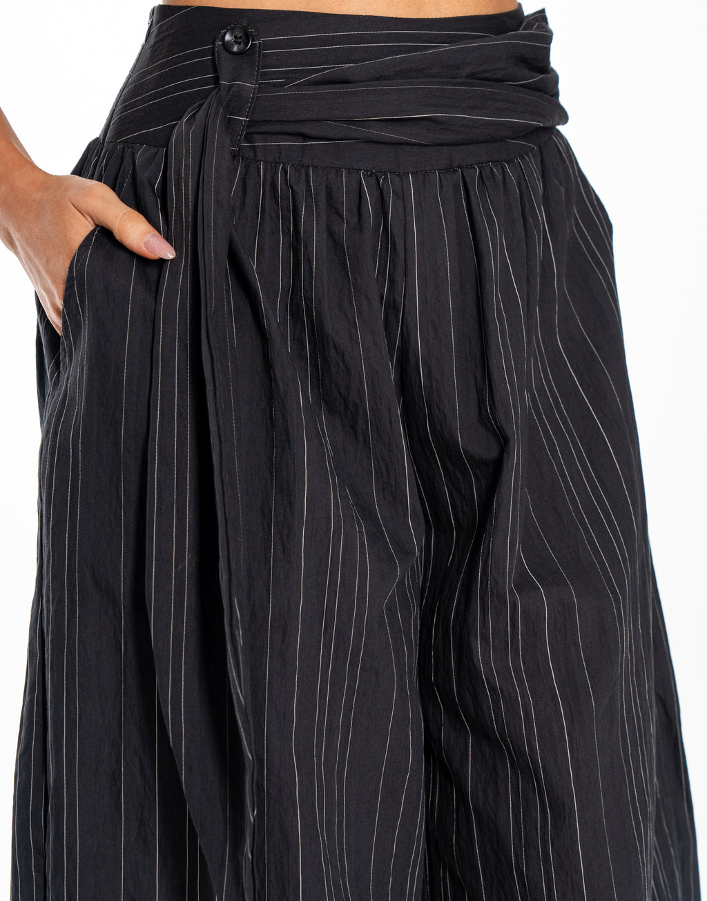 Wide-Leg Balloon Pant - Black