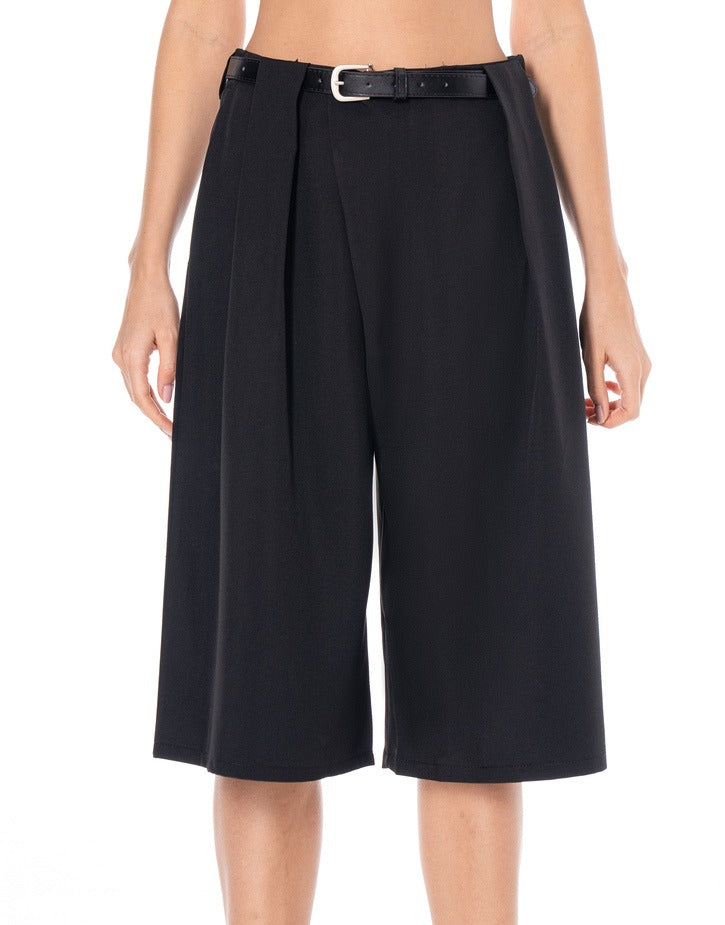 Pleated Bermuda Shorts - Black